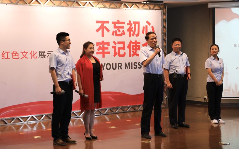 陜鼓集團(tuán)綜合能源事業(yè)部黨支部表演的節(jié)目接地氣，受好評.jpg